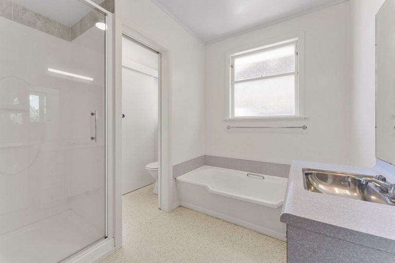 Photo of property in 14 Anglesey Place, Awapuni, Palmerston North, 4412