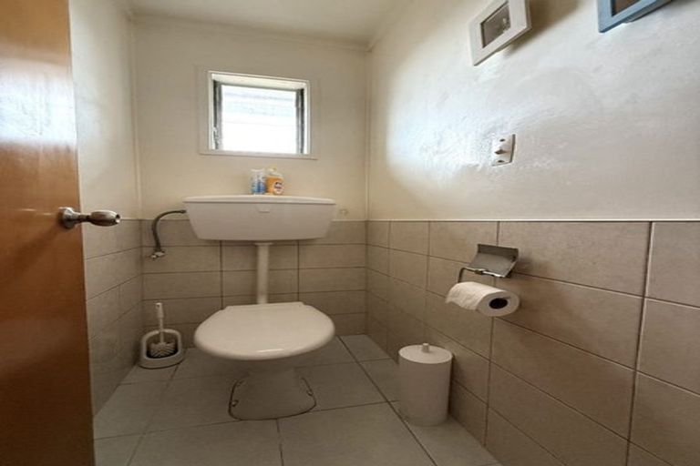 Photo of property in 1/62 Vera Road, Te Atatu South, Auckland, 0610