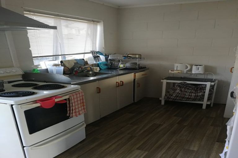 Photo of property in 2/60 Clayburn Road, Glen Eden, Auckland, 0602