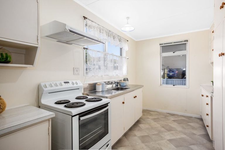 Photo of property in 34 Sombrero View, Ascot Park, Porirua, 5024