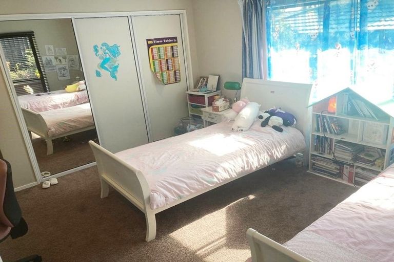 Photo of property in 2 Cesari Place, West Harbour, Auckland, 0618