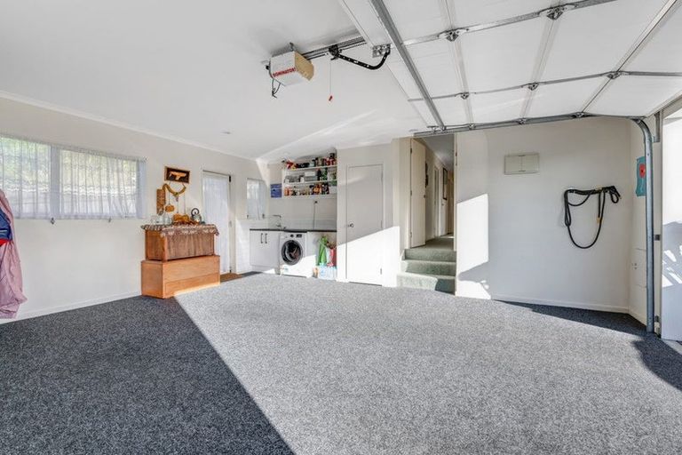 Photo of property in 72 Cabeleigh Drive, Helensville, 0800