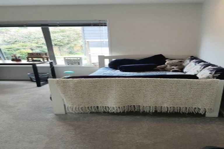 Photo of property in 12 Mallard Place, Unsworth Heights, Auckland, 0632