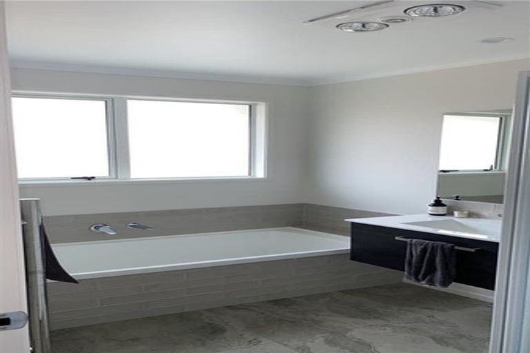 Photo of property in 8 Tipa Lane, Papamoa Beach, Papamoa, 3118