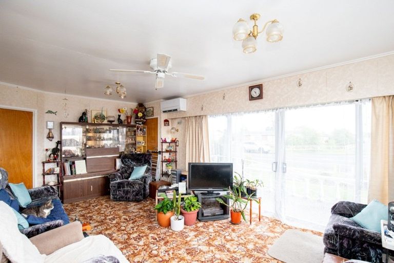 Photo of property in 16 Paul Drive, Ngatea, 3503