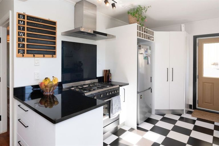 Photo of property in 11 Titoki Road, Raumati Beach, Paraparaumu, 5032