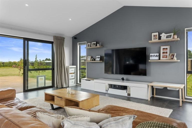 Photo of property in 77 Kingsdowne Drive, West Melton, 7618