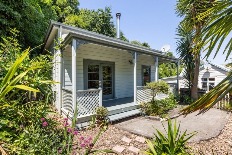 Photo of property in 25 Chaucer Road, Hospital Hill, Napier, 4110