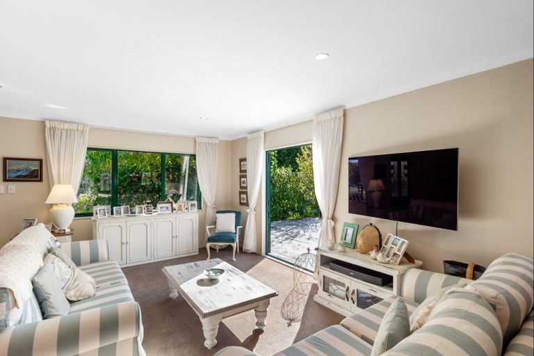 Photo of property in 389 Tararua Road, Levin, 5571