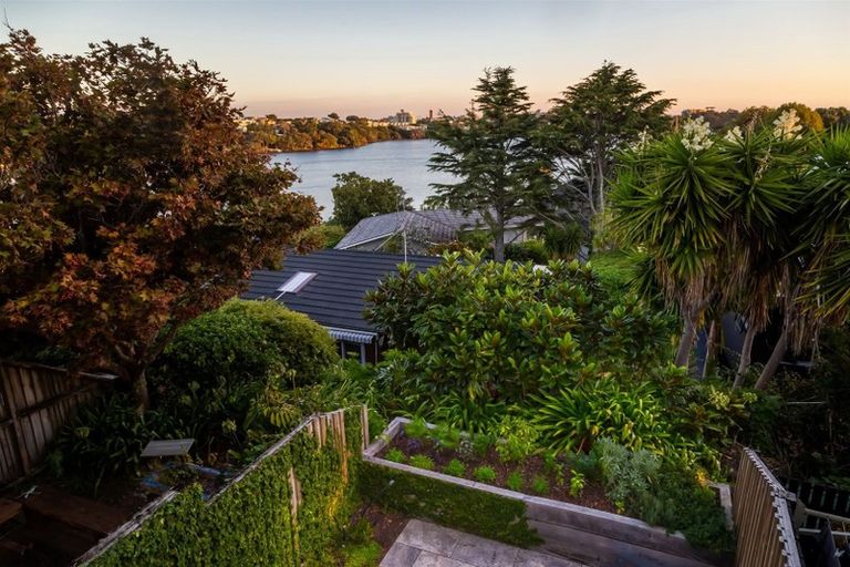 Photo of property in 4/72 Kitchener Road, Milford, Auckland, 0620