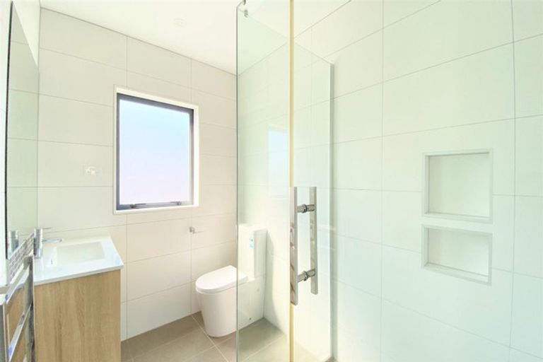 Photo of property in 28 Rakich Place, Henderson, Auckland, 0612