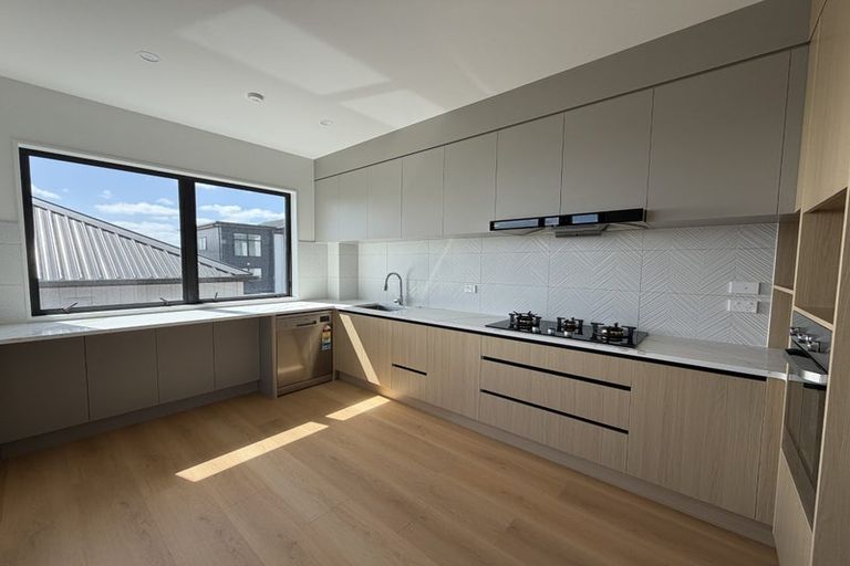 Photo of property in 18 Mataitai Road, Hobsonville, 0618