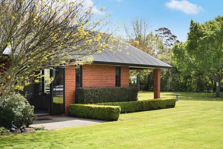 Photo of property in 10 East Ridge Grove, Newstead, Hamilton, 3286