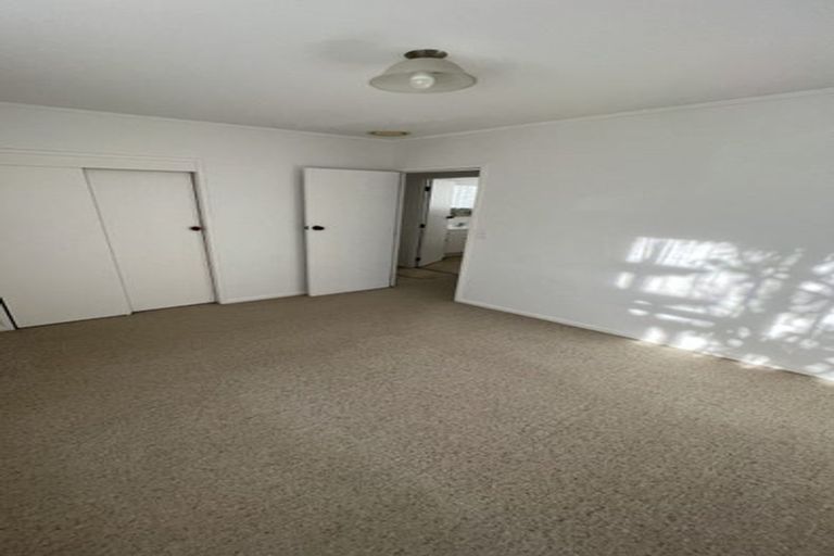 Photo of property in 27 Halberg Street, Glenfield, Auckland, 0629