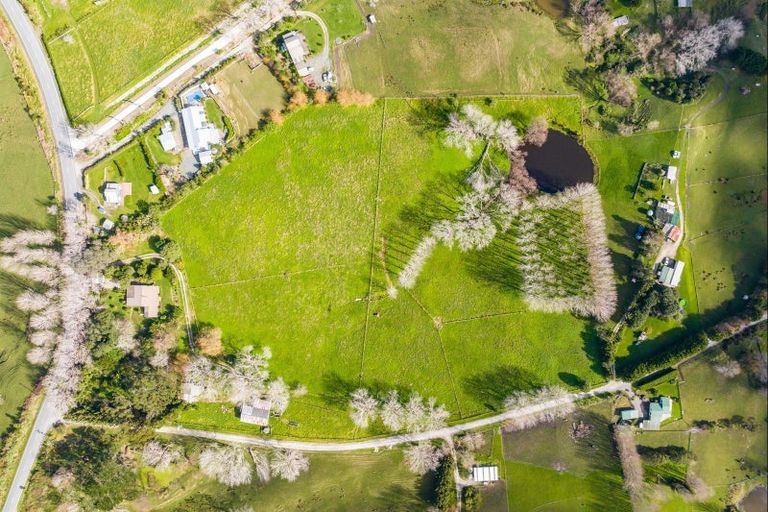 Photo of property in 950 Oneriri Road, Kaiwaka, 0573