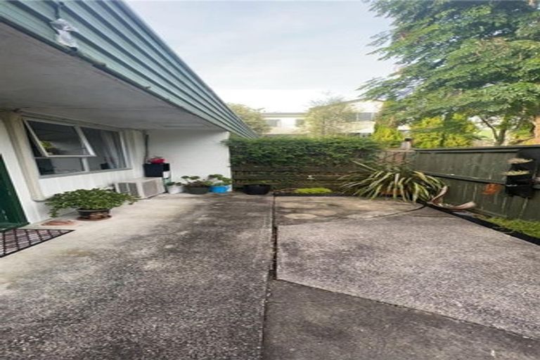 Photo of property in 2/17 Cresta Avenue, Beach Haven, Auckland, 0626