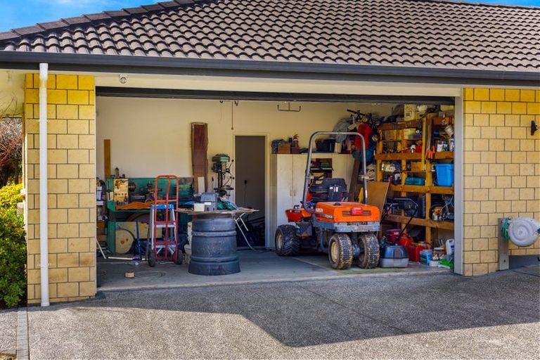 Photo of property in 41 Whangaparaoa Road, Red Beach, 0932