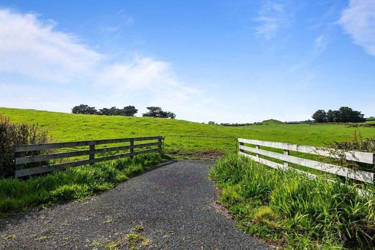 Photo of property in 1061 Carrington Road, Hurworth, New Plymouth, 4371