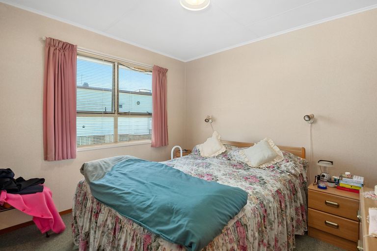 Photo of property in 2/124 Koutu Road, Kawaha Point, Rotorua, 3010