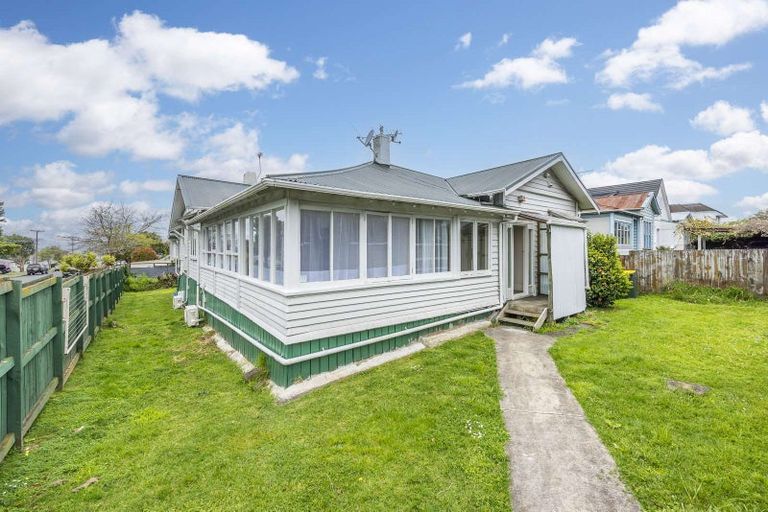 Photo of property in 374 Lake Road, Takapuna, Auckland, 0622