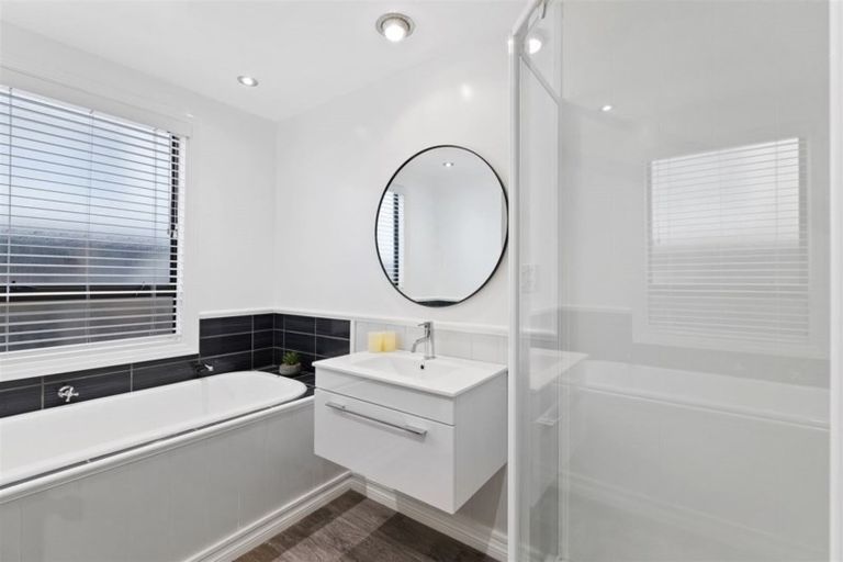 Photo of property in 30 Ripon Street, Lyttelton, 8082