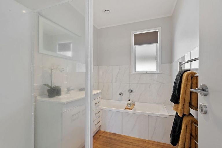 Photo of property in 17 Thomas Avenue, Te Atatu Peninsula, Auckland, 0610