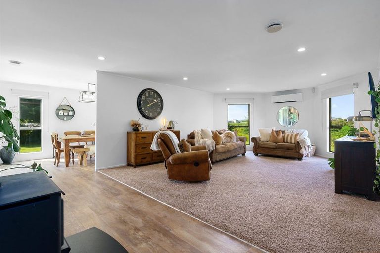 Photo of property in 36 Silverwood Lane, Leamington, Cambridge, 3495