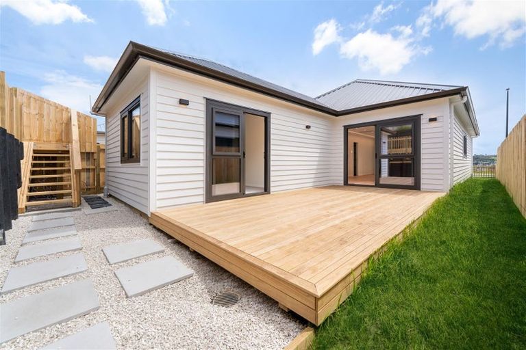 Photo of property in 23 Whakairo Crescent, Gulf Harbour, Whangaparaoa, 0930