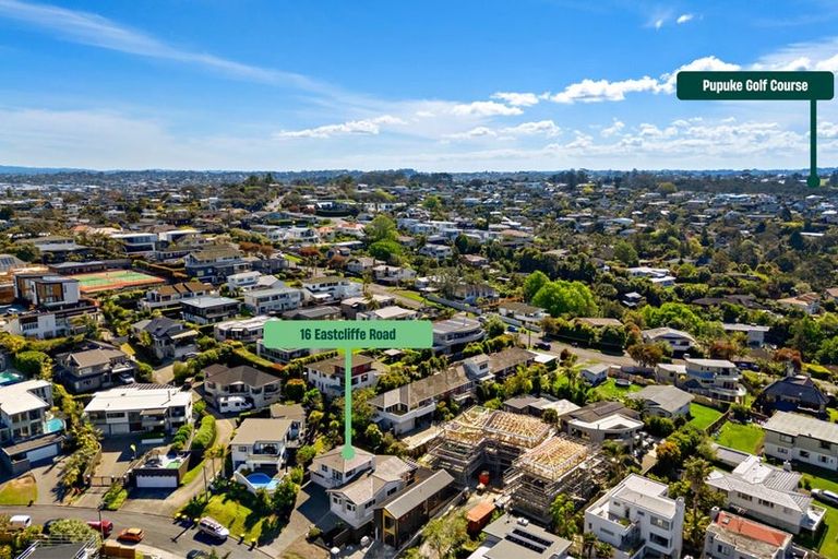 Photo of property in 16 Eastcliffe Road, Castor Bay, Auckland, 0620