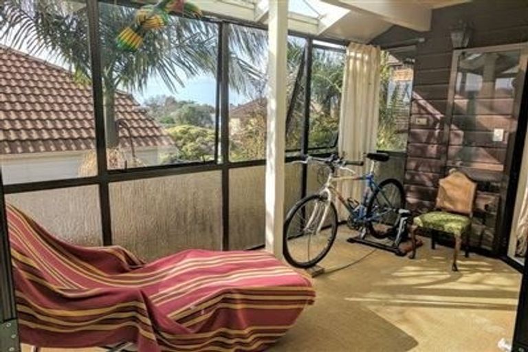 Photo of property in 2/1 Frieston Road, Milford, Auckland, 0620