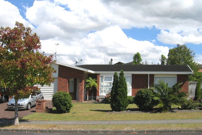 Photo of property in 41 Whiting Grove, West Harbour, Auckland, 0618