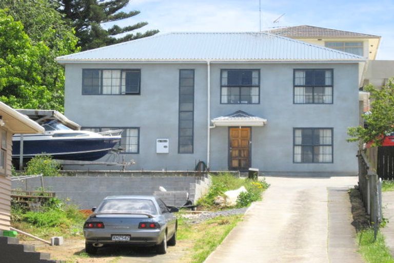 Photo of property in 32 Mountain Road, Mangere Bridge, Auckland, 2022