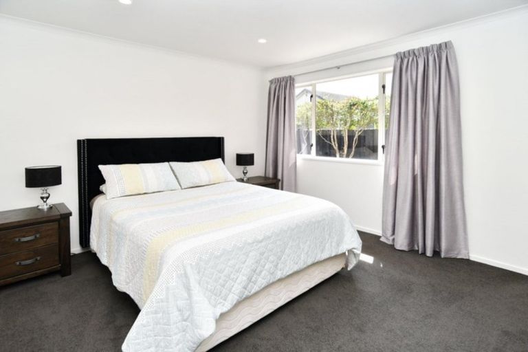 Photo of property in 4 Rue De La Mare, Parklands, Christchurch, 8083