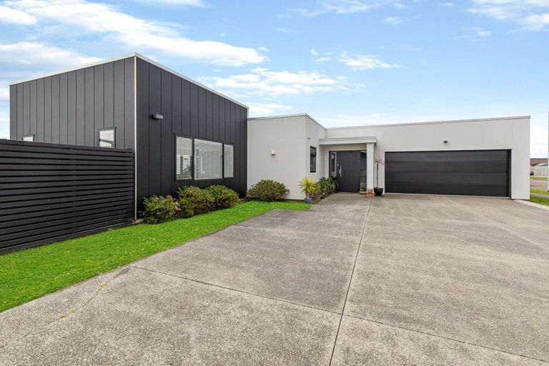 Photo of property in 79 Rosalie Terrace, Kelvin Grove, Palmerston North, 4414