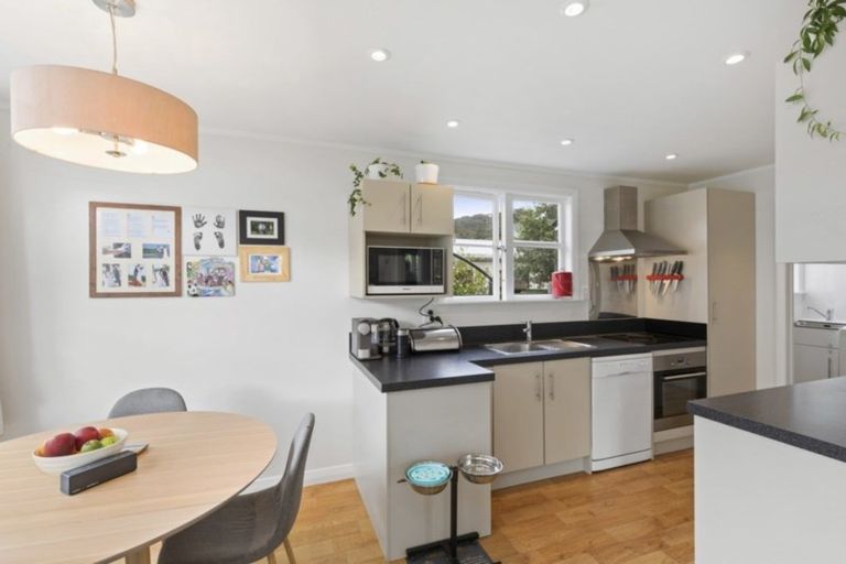 Photo of property in 80 Naenae Road, Naenae, Lower Hutt, 5011