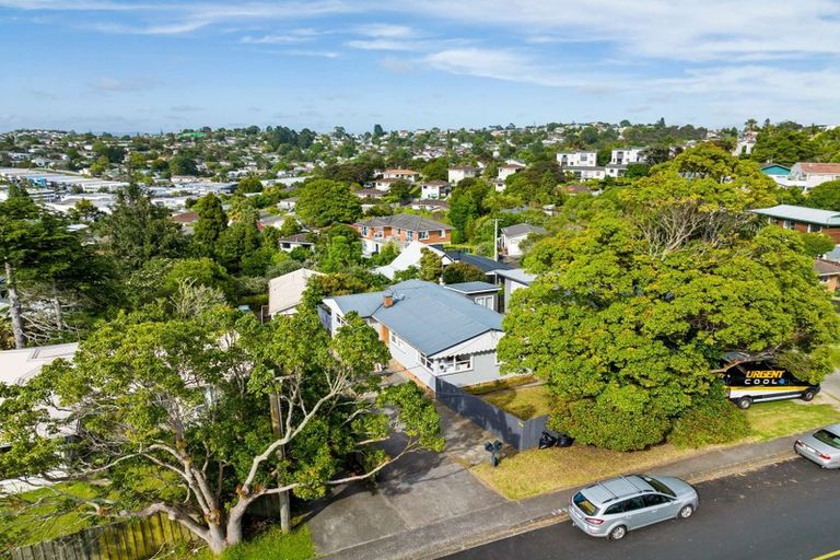 Photo of property in 1/93 Target Road, Totara Vale, Auckland, 0629