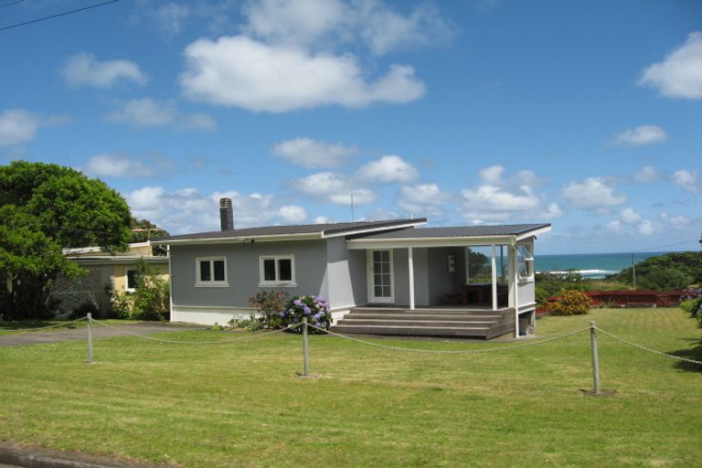 Photo of property in 5 Domain Crescent, Muriwai, Waimauku, 0881