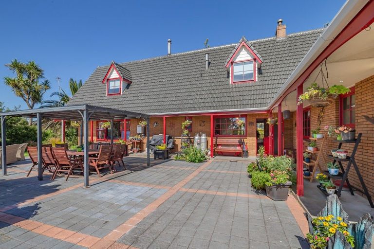 Photo of property in 389 Kawiu Road, Levin, 5510