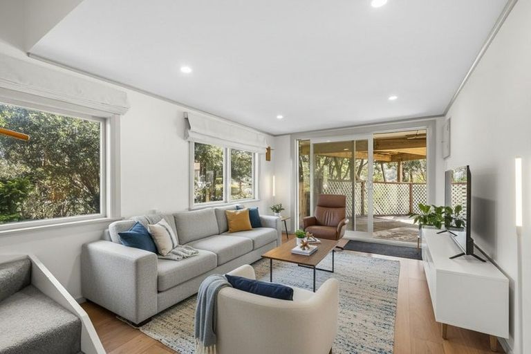 Photo of property in 10 Greenview Way, Miramar, Wellington, 6022