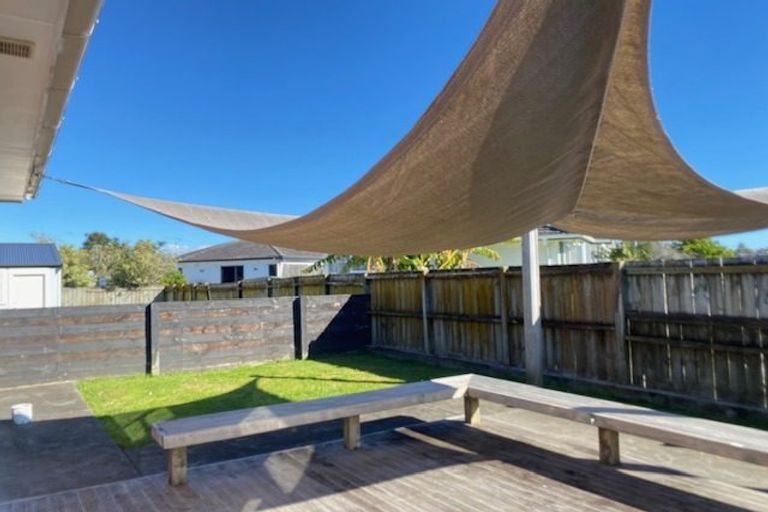 Photo of property in 2/2 Casuarina Road, Half Moon Bay, Auckland, 2012