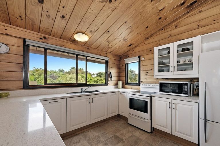 Photo of property in 172 Wiseley Road, West Harbour, Auckland, 0618