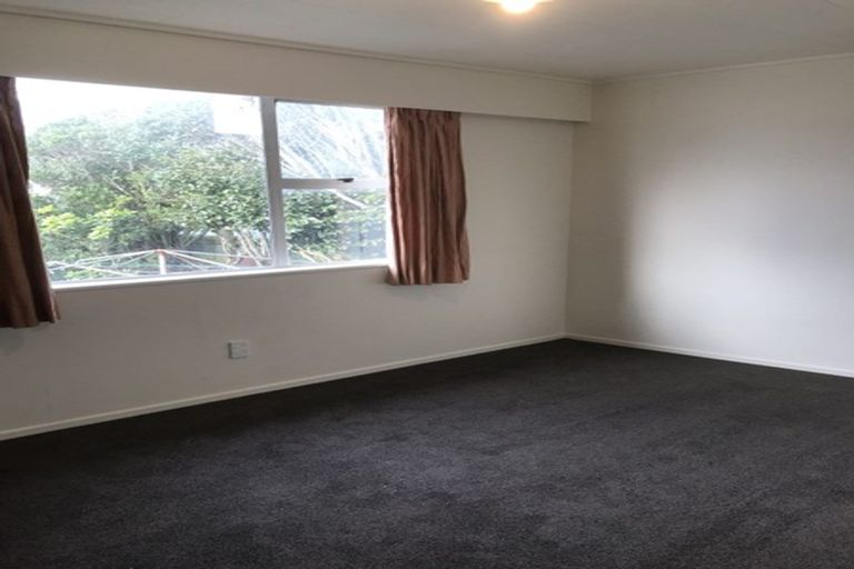 Photo of property in 4/210 Newlands Road, Newlands, Wellington, 6037
