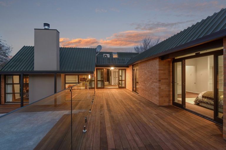 Photo of property in 24 Bannister Place, Ilam, Christchurch, 8053