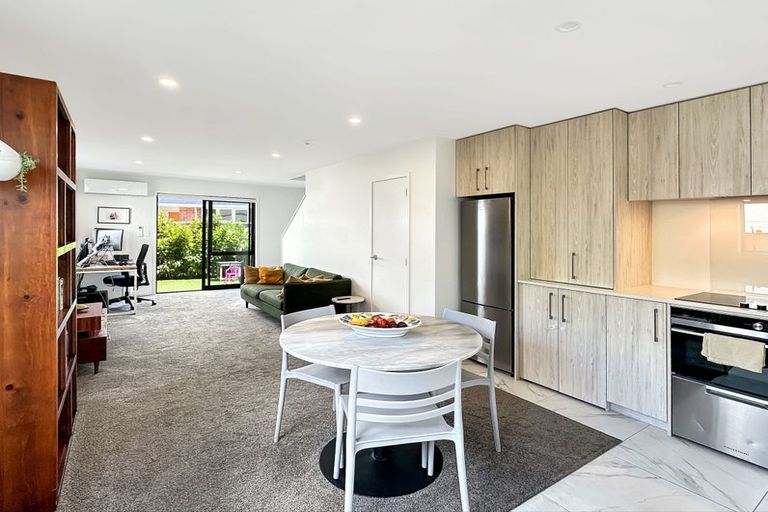 Photo of property in 3/4 Johnston Grove, Taita, Lower Hutt, 5011