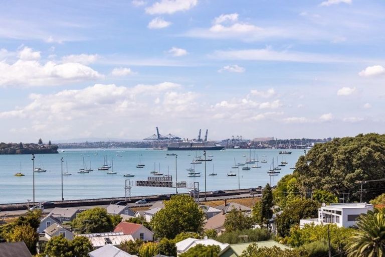 Photo of property in 2/1 Richmond Avenue, Northcote Point, Auckland, 0627