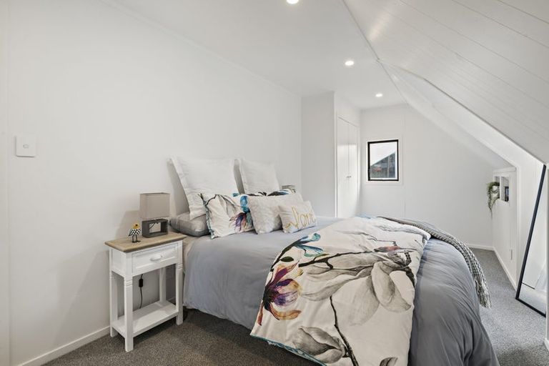 Photo of property in 226 East Coast Road, Forrest Hill, Auckland, 0620