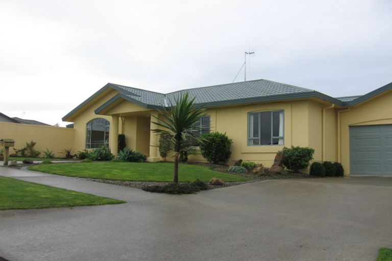 Photo of property in 1 Aspen Way, Kelvin Grove, Palmerston North, 4414