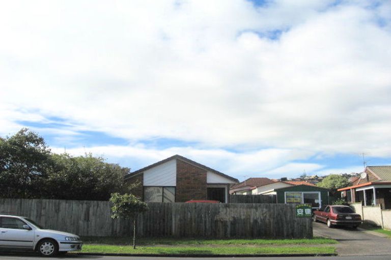 Photo of property in 58 Aviemore Drive, Highland Park, Auckland, 2010