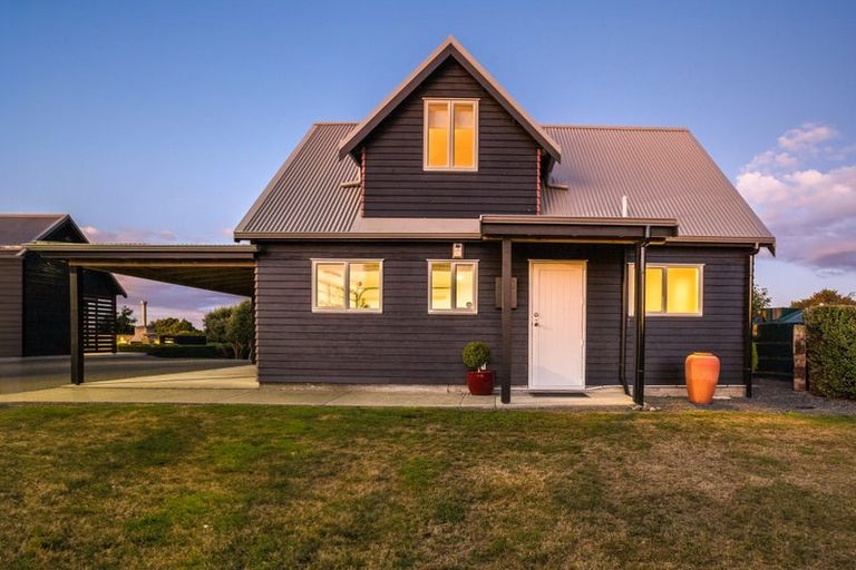 Photo of property in 67 Tarahunga Road, Levin, 5571