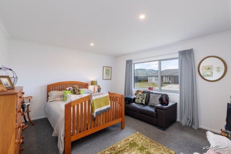 Photo of property in 33 Buddle Road, Wallaceville, Upper Hutt, 5018